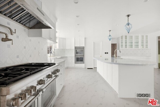 Foto del edificio - 300 S Rockingham Ave