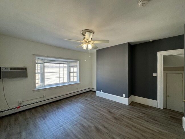 Building Photo - 388 E Merrimack St