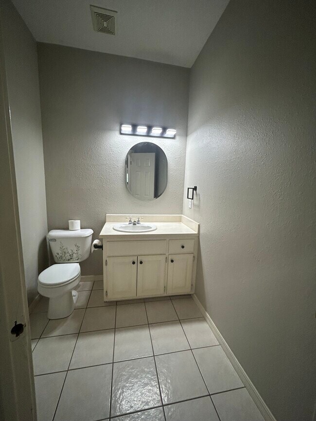 Medio baño - 8709 Canopy Oaks Dr