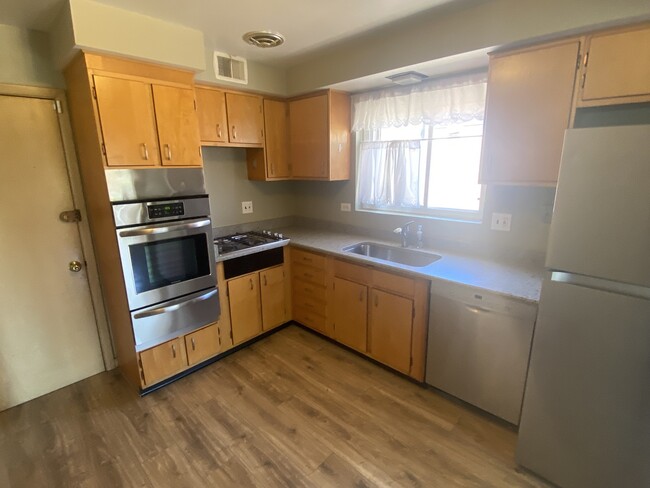 Foto del edificio - 606 Asbury Ave