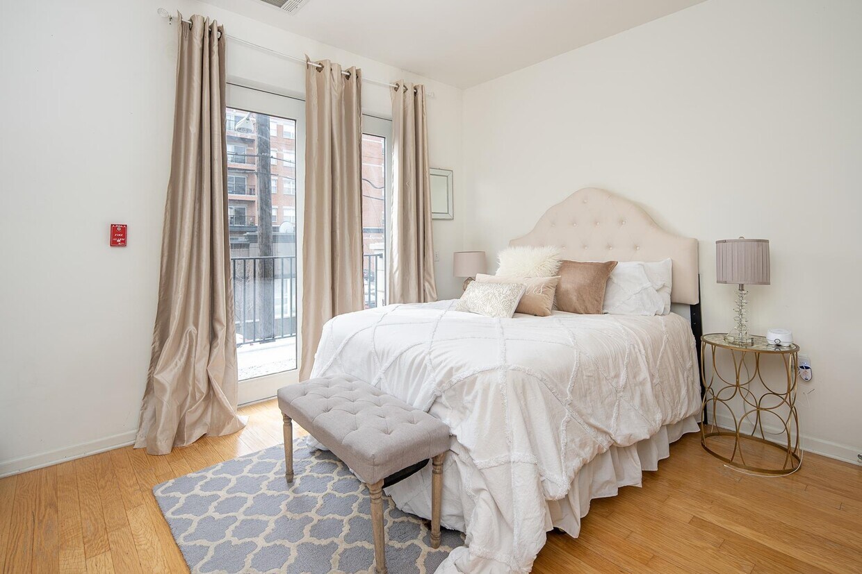 Foto principal - 1200 Grand St