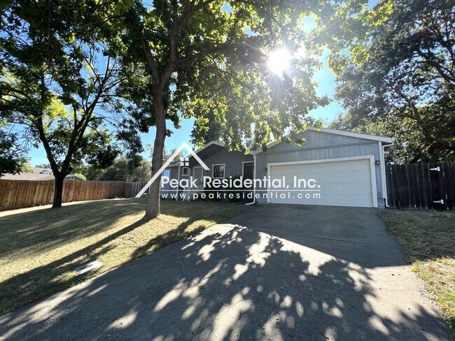 Foto del edificio - Wonderful 3bd/2ba Orangevale Home with Spa...