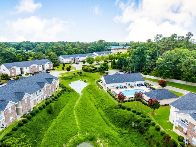 Foto del edificio - Britt Lake Apartments