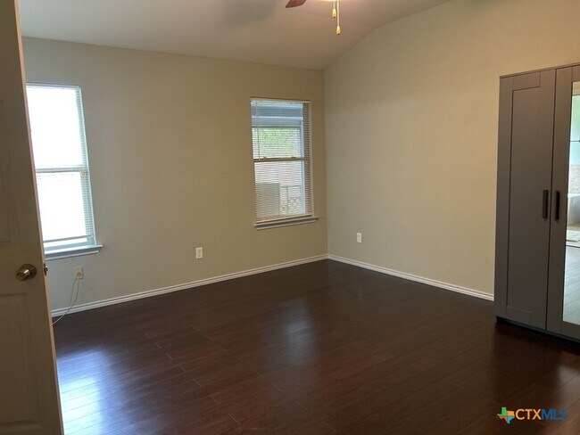 Foto del edificio - 6405 Clear Brook Dr