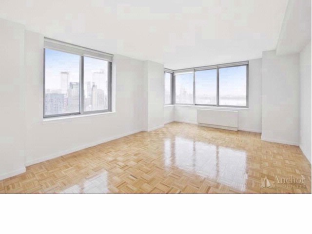 Primary Photo - 271 W 47th St