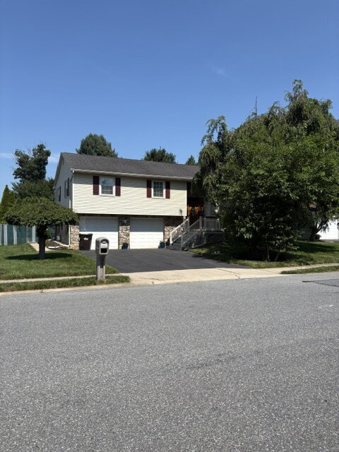 Building Photo - "Charming 4-Bedroom Lancaster Home with Granite Kitchen & Finished Basement Oasis!"
