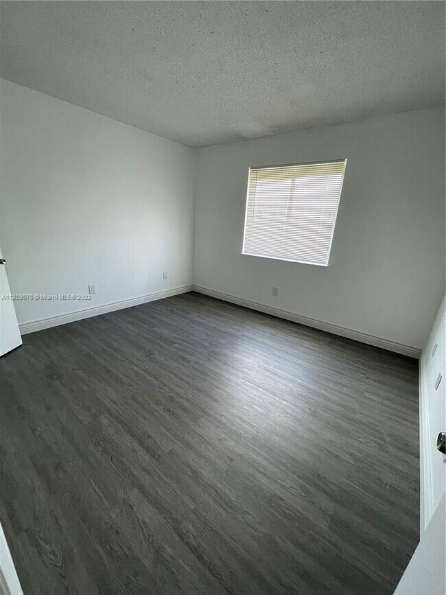 Building Photo - 14830 Naranja Lakes Blvd