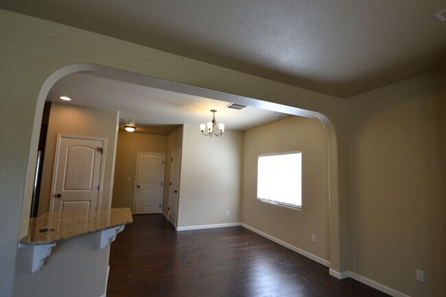 Foto del edificio - Available Now! 3 Bedroom 2.5 Bathroom Town...