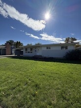 Building Photo - 2520 Lillis Ln