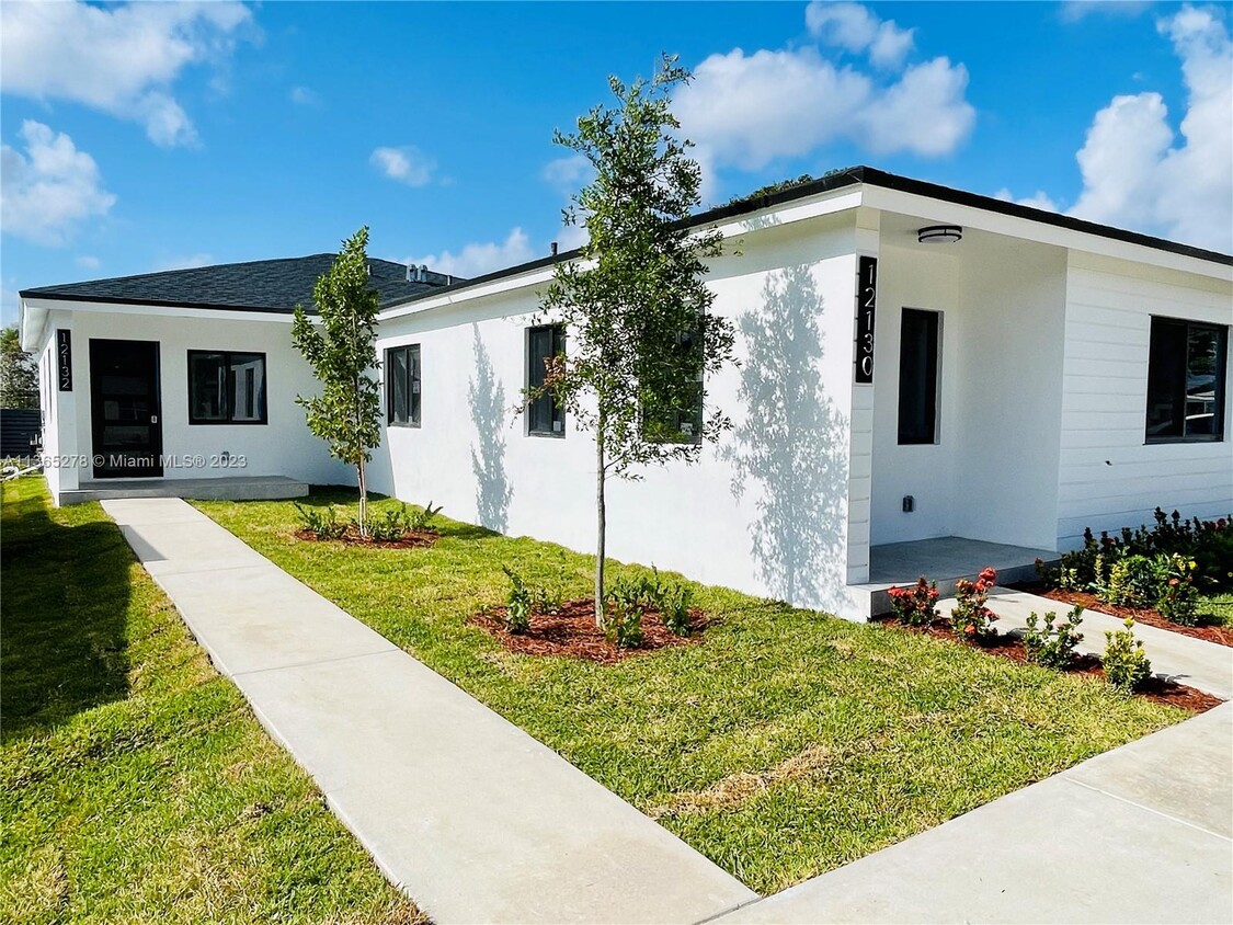 Foto principal - 12132 SW 218th St