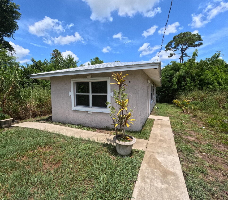 Primary Photo - 5555 SE 47th Ave