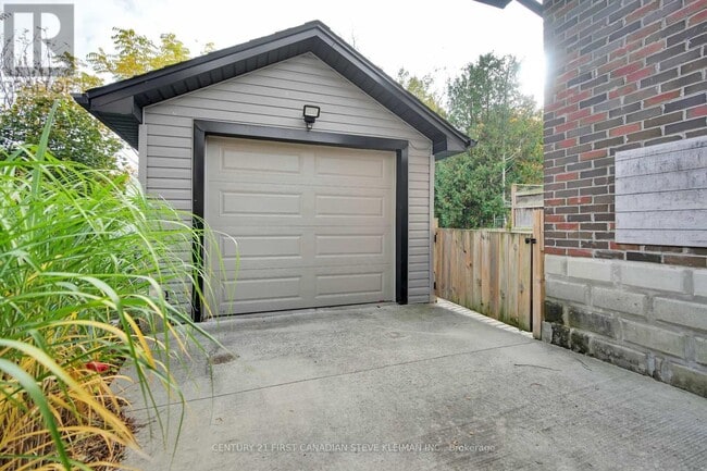 Building Photo - 186 Ridout St S