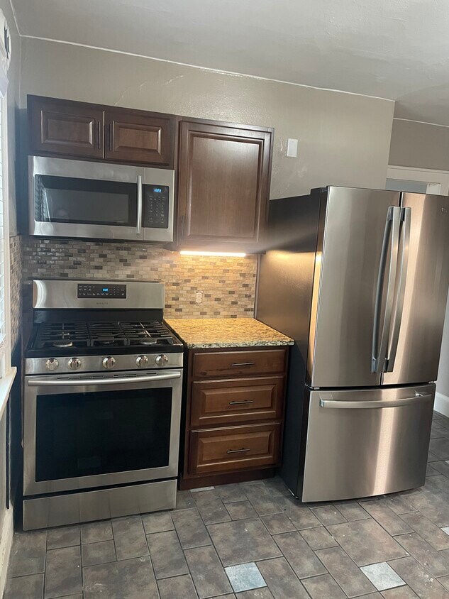 4648 S Kansas Ave, Saint Francis, WI 53235 Townhome Rentals in Saint