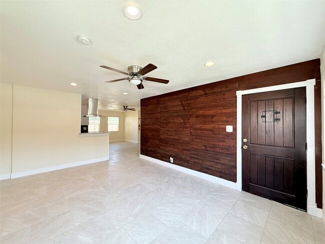 Building Photo - 207 Tidwell Rd