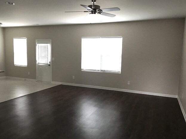 Foto del edificio - 1006 Lavender Ln