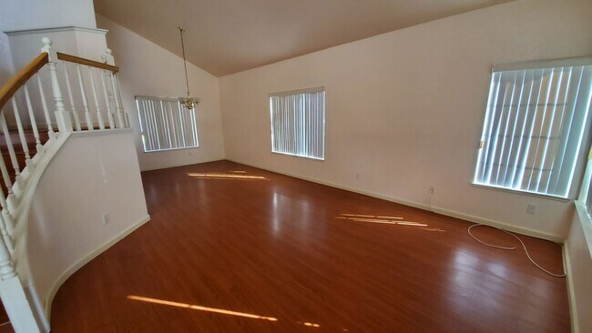 Building Photo - ( ( ( BEAUTIFUL 4 BEDROOM 3 BATH HOUSE!!! ...