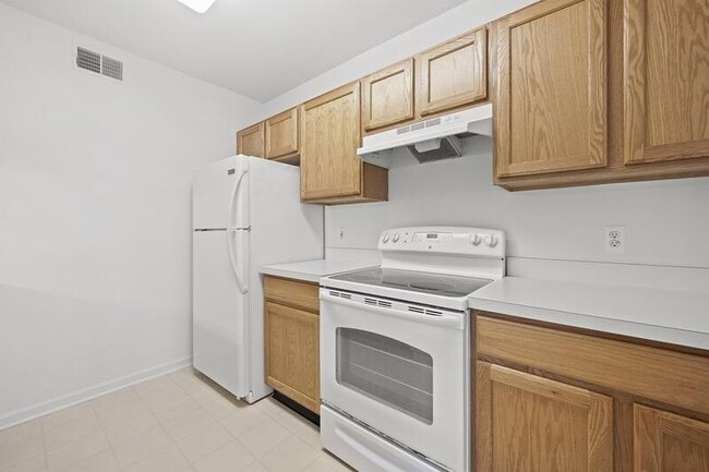 Building Photo - 2664 S Knightsbridge Cir