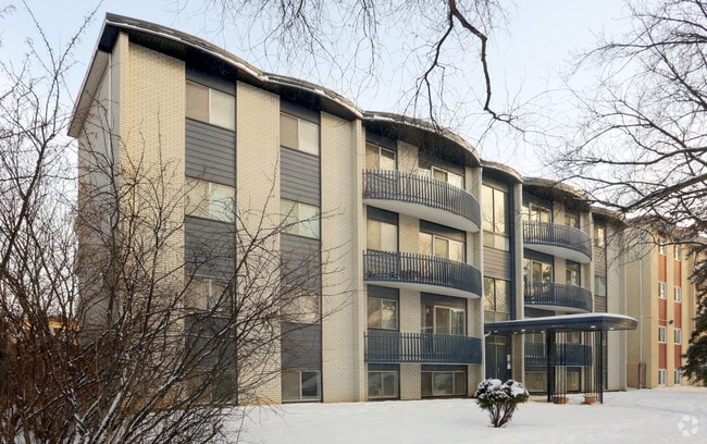 Building Photo - Michelle Manor