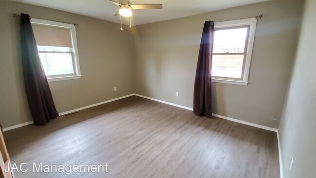 Building Photo - 3 br, 1.5 bath House - 1010 Paramount Drive