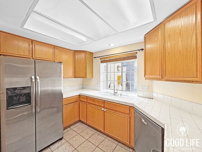 Foto del edificio - Inviting 2B/3BA Two-Story Home with Balcony, Garage and Community Amenities in El Cajon