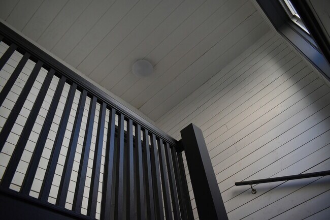 Building Photo - 2140 S Harding Ave