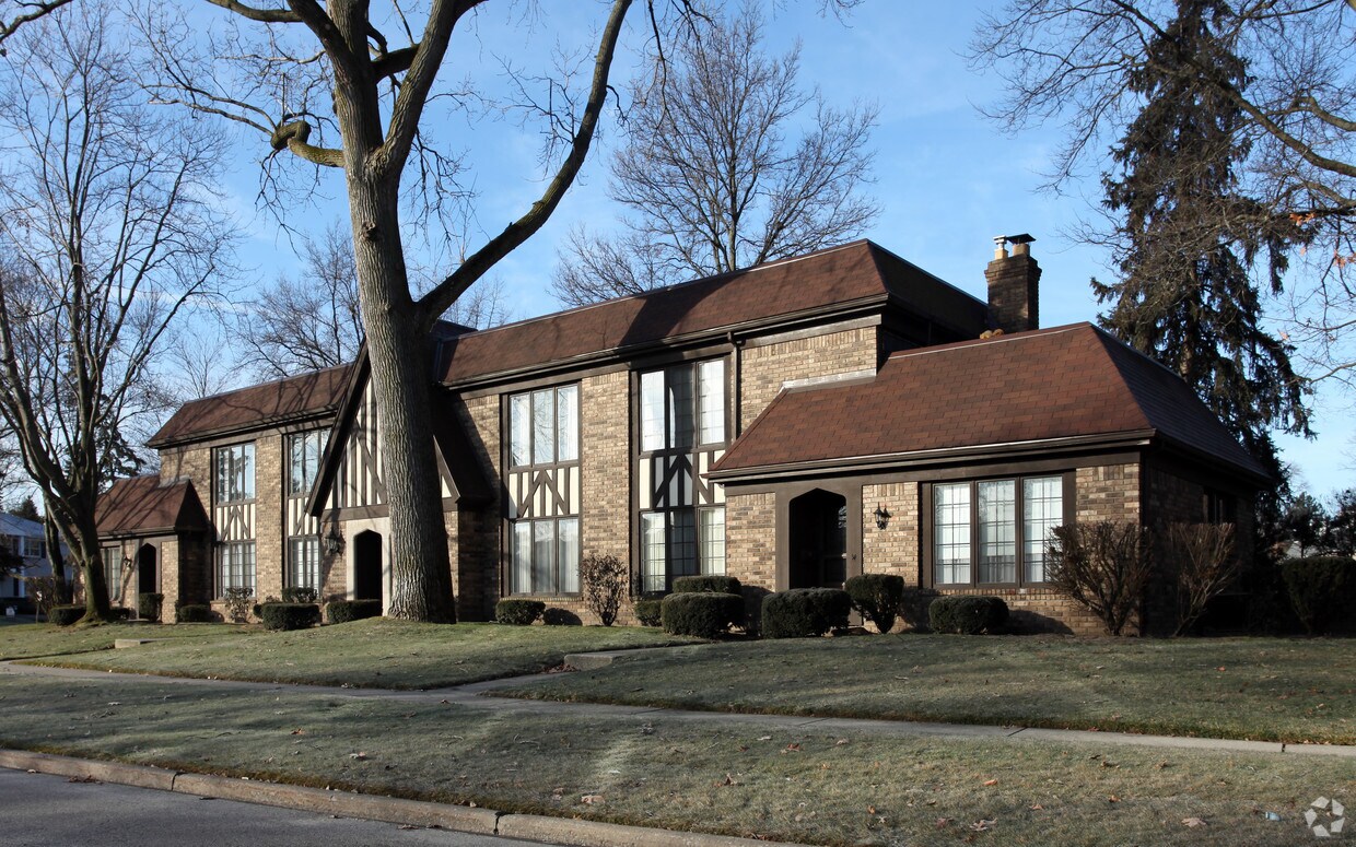 Primary Photo - 4055 Stonehenge Dr