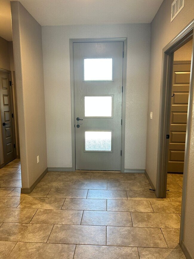 Foto del edificio - RV Garage Unfurnished Home