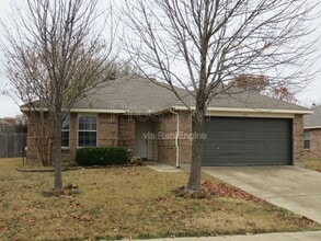 Building Photo - 3717 Beatriz Dr