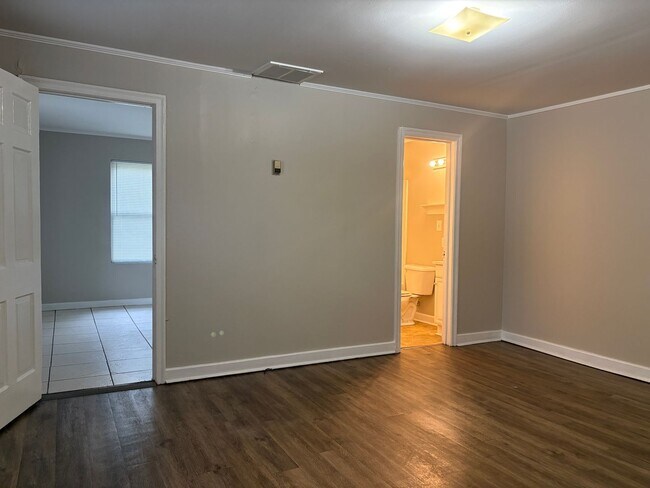 Foto del edificio - 1 Bedroom, 1 Bathroom Apartment in Greensb...