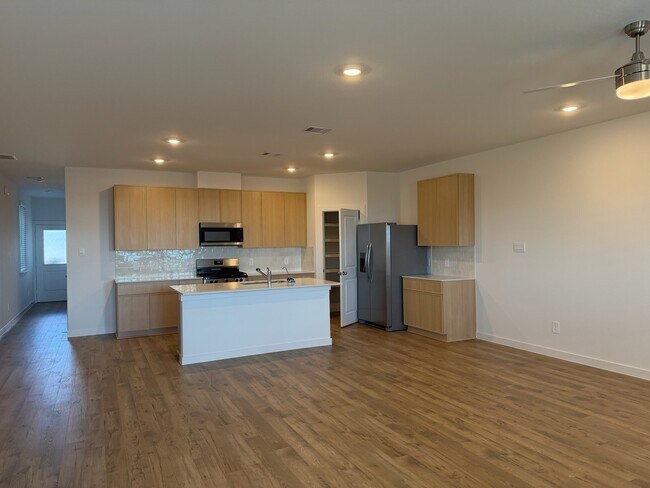 Foto del edificio - 3550 Blue Mockingbird St