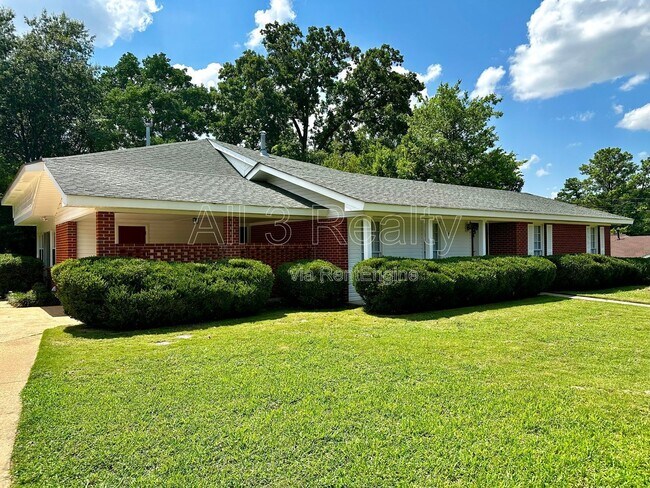 Building Photo - 712 Sir Michael Dr