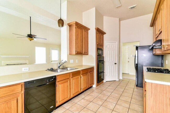 Foto del edificio - 24323 Tucker House Ln