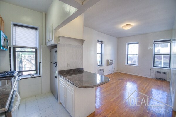 Primary Photo - 476 6th St