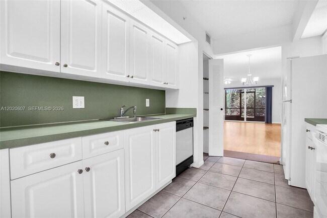 Foto del edificio - 900 SW 142nd Ave