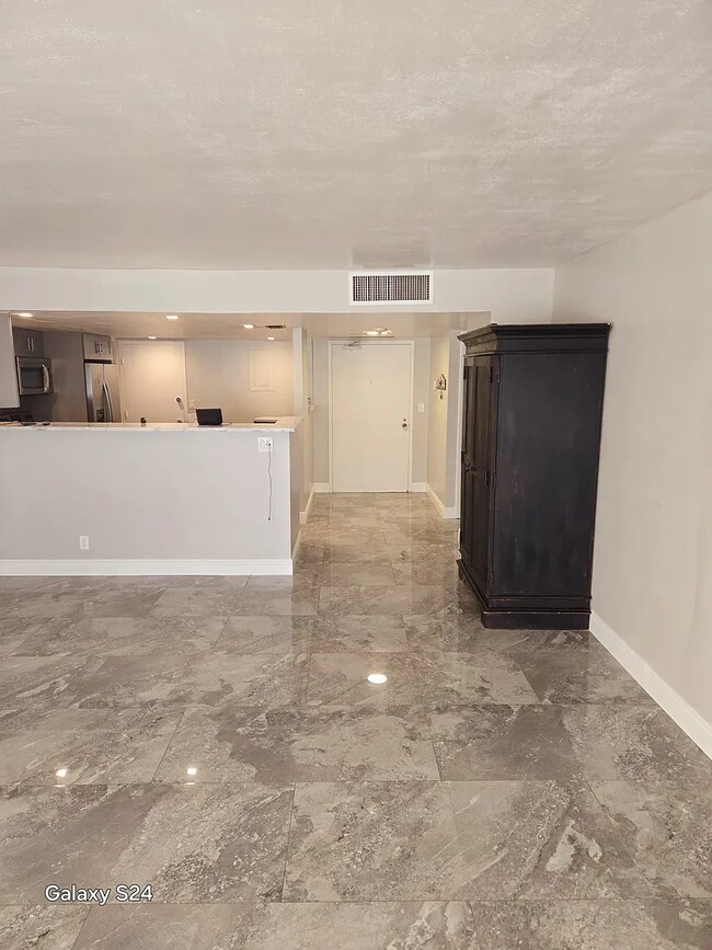 Spacious Open Floor Plan - 4020 Galt Ocean Dr