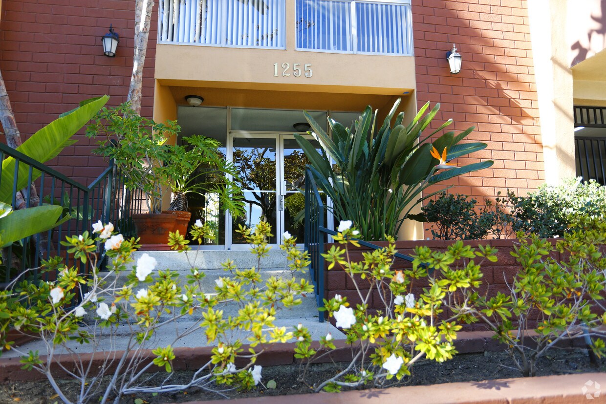 Foto del edificio - 1255 N Kings Rd