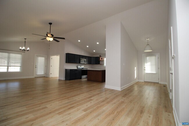 Foto del edificio - 147 Langley Dr