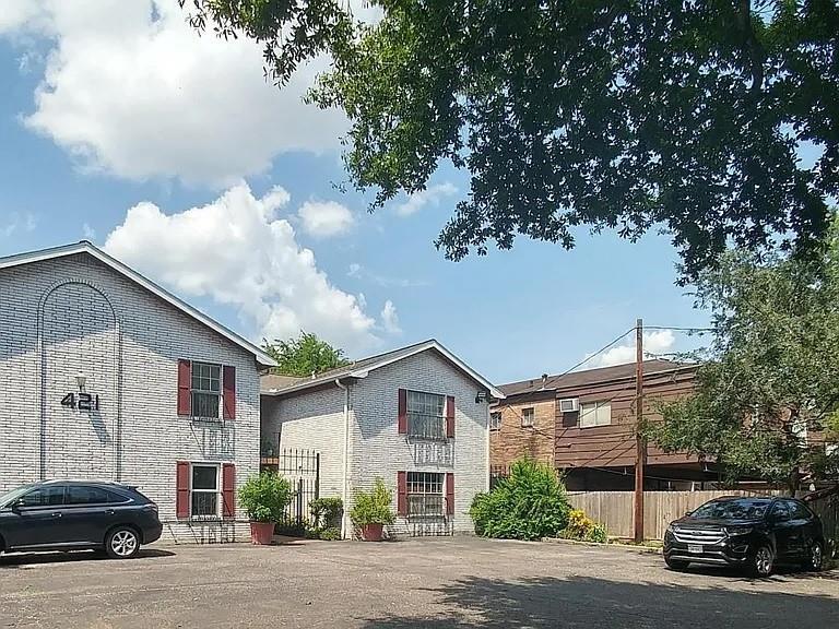Primary Photo - 421 Emerson St