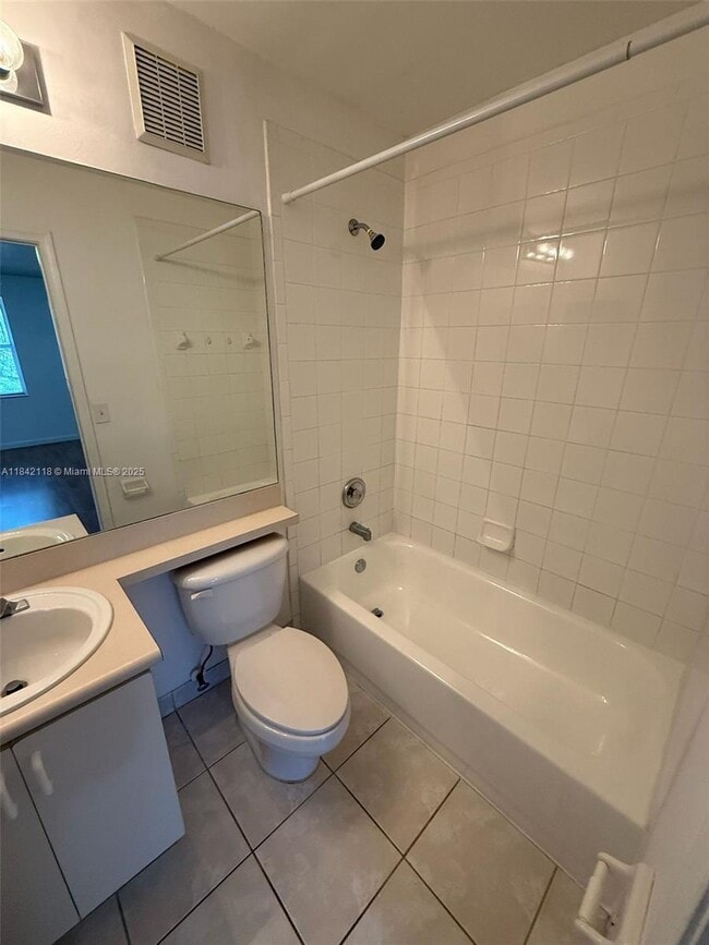 Building Photo - 6815 Sienna Club Dr