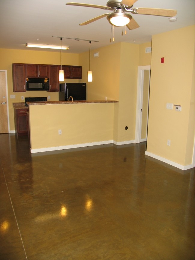 Kitchen - 701 Saint James Street Apartments