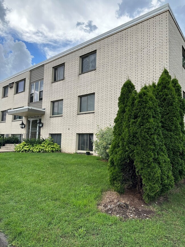 Building Photo - Phalen View Apartments