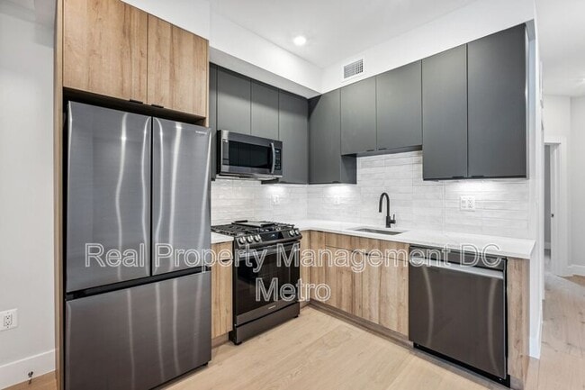 Building Photo - 1112 6th St