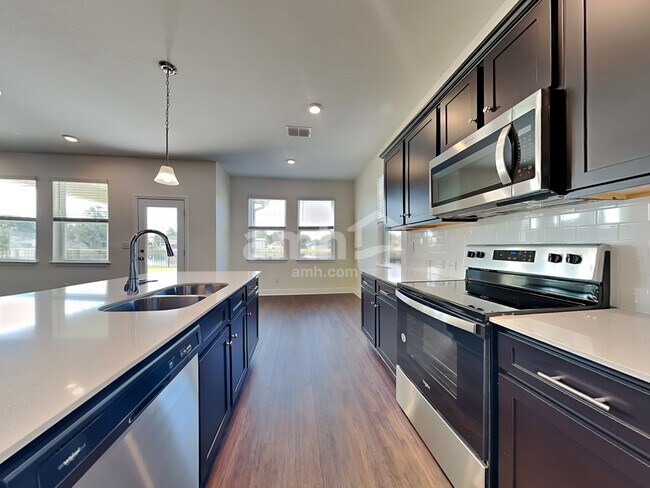 Foto del edificio - 27600 St Andrews Avenue