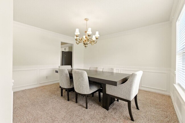 Foto del edificio - 5745 Crystal Springs Way