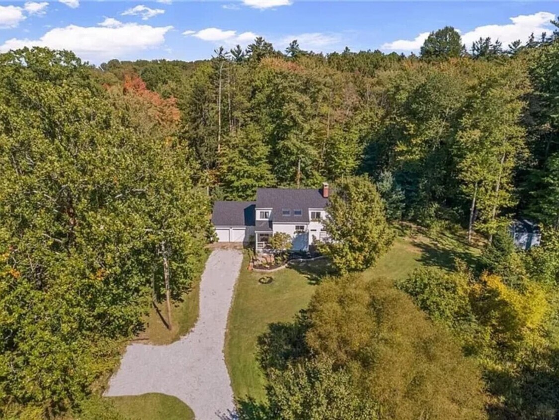 Primary Photo - Spacious 4BR House in Chagrin Falls