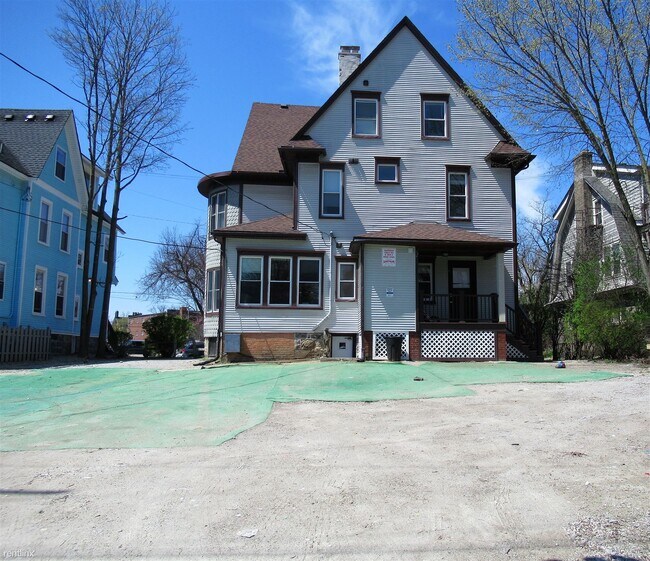 Building Photo - 821 E University Ave