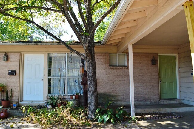 Foto del edificio - 2310 Rebel Rd