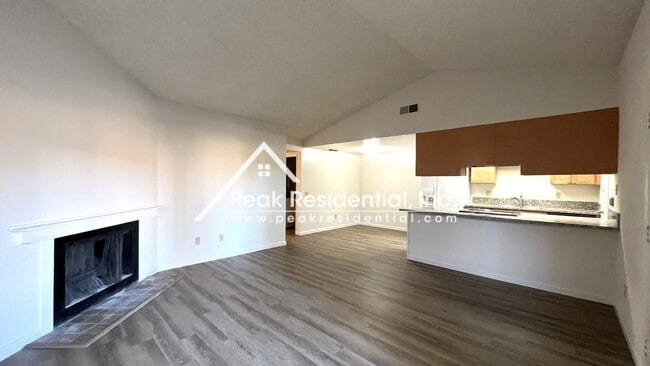 Building Photo - Updated 3 bd/2 ba Rancho Cordova Duplex!