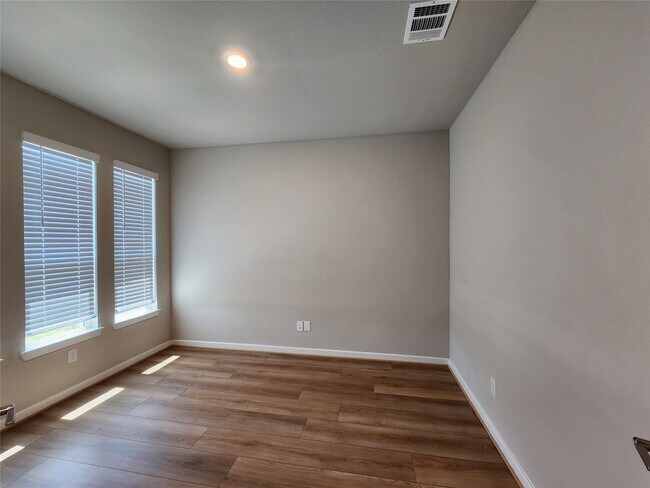 Building Photo - 19014 Whitehaven Bend Ln