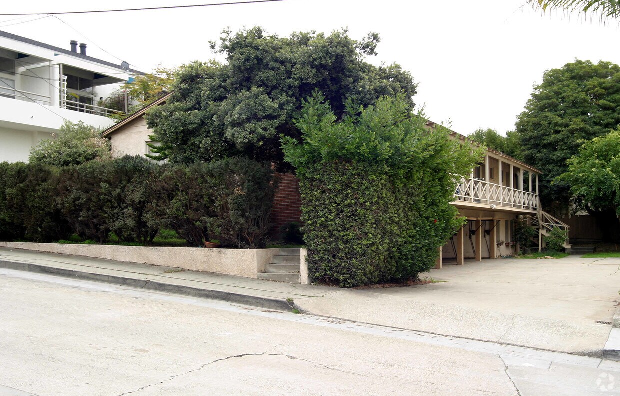 Building Photo - 648 9th St